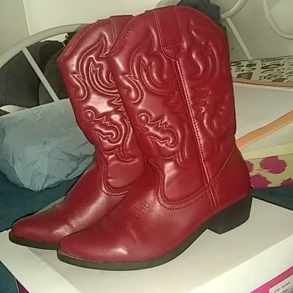 Rampage Valiant Red Distressed Boots